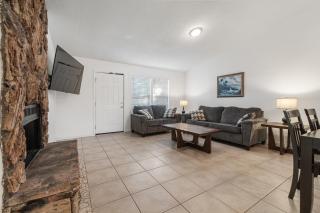 2BR, 4 Bed, Near Beaches, Dogs OK, Patio & Grill - 4