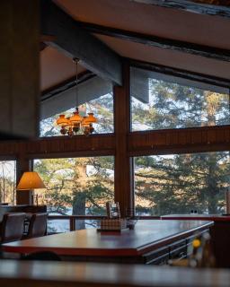 6 Bdrm 12 Guest LakeHouse on 1,000 ft Sandy Shore - 3