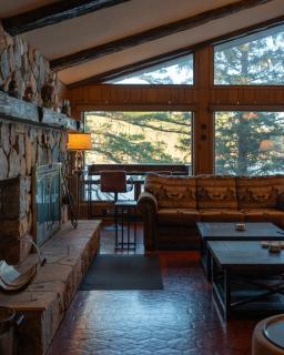 6 Bdrm 12 Guest LakeHouse on 1,000 ft Sandy Shore - 1