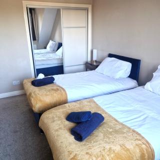 4 BD 3 Bath Parking - 6