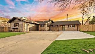 Luxury 4BR OKC Retreat w Hot Tub & Firepit - 8