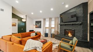 Luxury 4BR OKC Retreat w Hot Tub & Firepit - 3