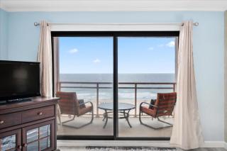 Cozy 2 Bedroom Oceanfront Condo at the Towers! - 0