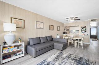 Cozy 2 Bedroom Oceanfront Condo at the Towers! - 5