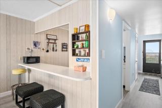 Cozy 2 Bedroom Oceanfront Condo at the Towers! - 3