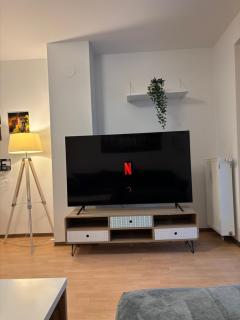 Cozy 2-Room Private Apartment near U1 subway - 3