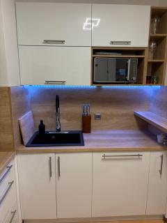 Cozy 2-Room Private Apartment near U1 subway - 4