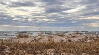 Sleeps 6 Near Neshotah Beach and Lake Michigan - 6
