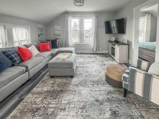 Sleeps 6 Near Neshotah Beach and Lake Michigan - 0