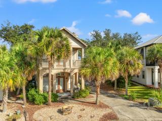 Sunset Cove: Charming 3BR/3BA Beach House Sleeps 8 with Sunsets & Serenity - 9