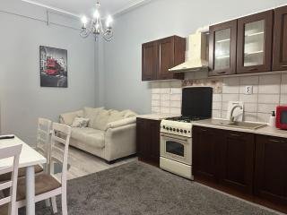 Cozy City Center Flat w Netflix - 3