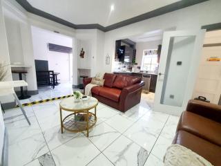 Families Only - Pet Friendly sleeps 6 maximum NO PARTIES - 3