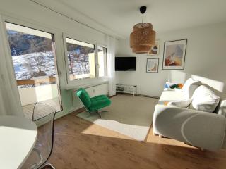 Big studio, just renovated, great views, with free parking - 8