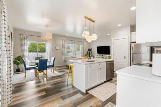 Deco Townhouse - 3 bedroom 2 story private home - 7