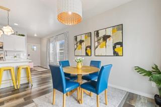 Deco Townhouse - 3 bedroom 2 story private home - 3