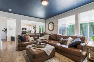 Caldwell Lux Getaway! Large Family Friendly Home - 0