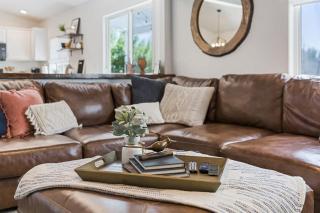 Caldwell Lux Getaway! Large Family Friendly Home - 8