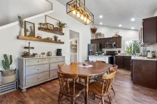 Southwestern Style 4 Bedroom Nampa Home Sleeps 16! - 5