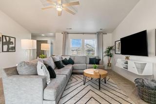 Modern Comfort Caldwell 3b2b Home Sleeps 8! - 6