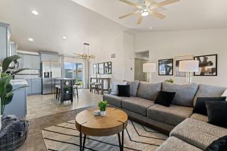 Modern Comfort Caldwell 3b2b Home Sleeps 8! - 5