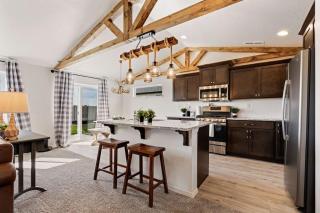 Modern Cabin Vibes, Vaulted ceilings, Sleeps 8! - 8