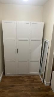 Cozy Ground-Floor Room with Private Bath and Separate Entry - 1