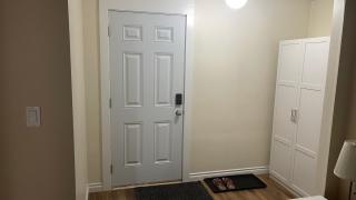 Cozy Ground-Floor Room with Private Bath and Separate Entry - 2