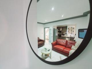 Families Only - Pet Friendly sleeps 6 maximum NO PARTIES - 7