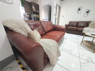 Families Only - Pet Friendly sleeps 6 maximum NO PARTIES - 8