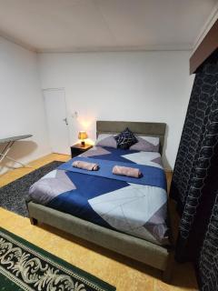 Jetsetter's Guest House - 8