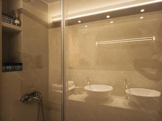 Lunix Luxury Apartment on Metro Station - 4