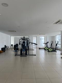 Apto con balcón con vista verde y 4 piscinas - 9