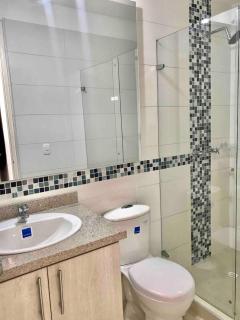 Apto con balcón con vista verde y 4 piscinas - 8