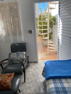 Edícula no Centro, ao lado da prefeitura e estação - 1