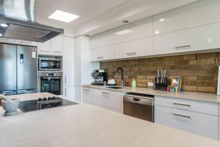 City Pulse Hideaway Steps to Valley & CBD - 4