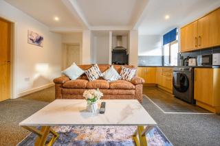 F611 - Welcoming & Attractive Stay - 6