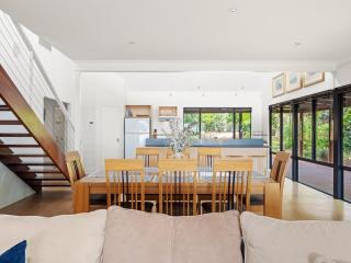 Sailors Hill Retreat - Space and Serene Views - 8