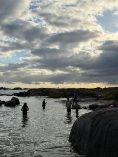 Apartamento confortável e com excelente localização perto da praia em Itapuã - 1