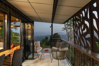 Escape to Secluded Tree House Cabin - 8