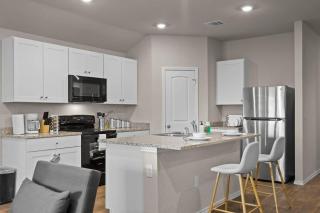 Marbella Lane - Amazing 4BR Lakeview Home - 8