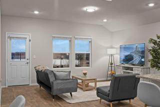 Marbella Lane - Amazing 4BR Lakeview Home - 4