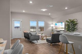 Marbella Lane - Amazing 4BR Lakeview Home - 1