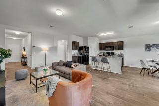 Marbella Lane - Polished 3BR Home in Austin TX - 9