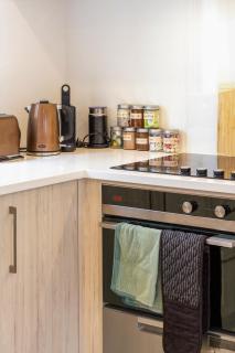 Modern 1BR Townhouse, Central City - 2