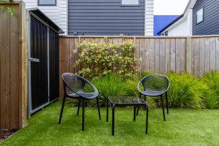 Modern 1BR Townhouse, Central City - 7