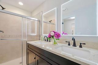 Marbella Lane-Cozy Luxury Townhome near Microsoft - 2