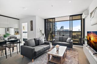 Luxury 2-Bed Apartment in Melbourne's Heart - 0