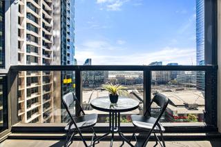 Luxury 2-Bed Apartment in Melbourne's Heart - 9