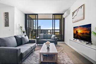 Luxury 2-Bed Apartment in Melbourne's Heart - 6
