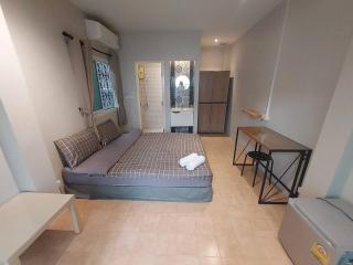 RoomGround Across Chillva Night market - 0